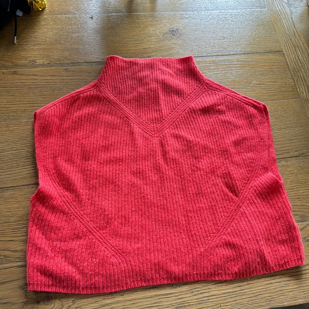 Cashmere sweater vest
